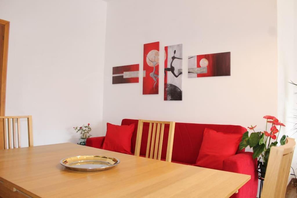Spazioso Appartamento Castel di Leva Luaran gambar