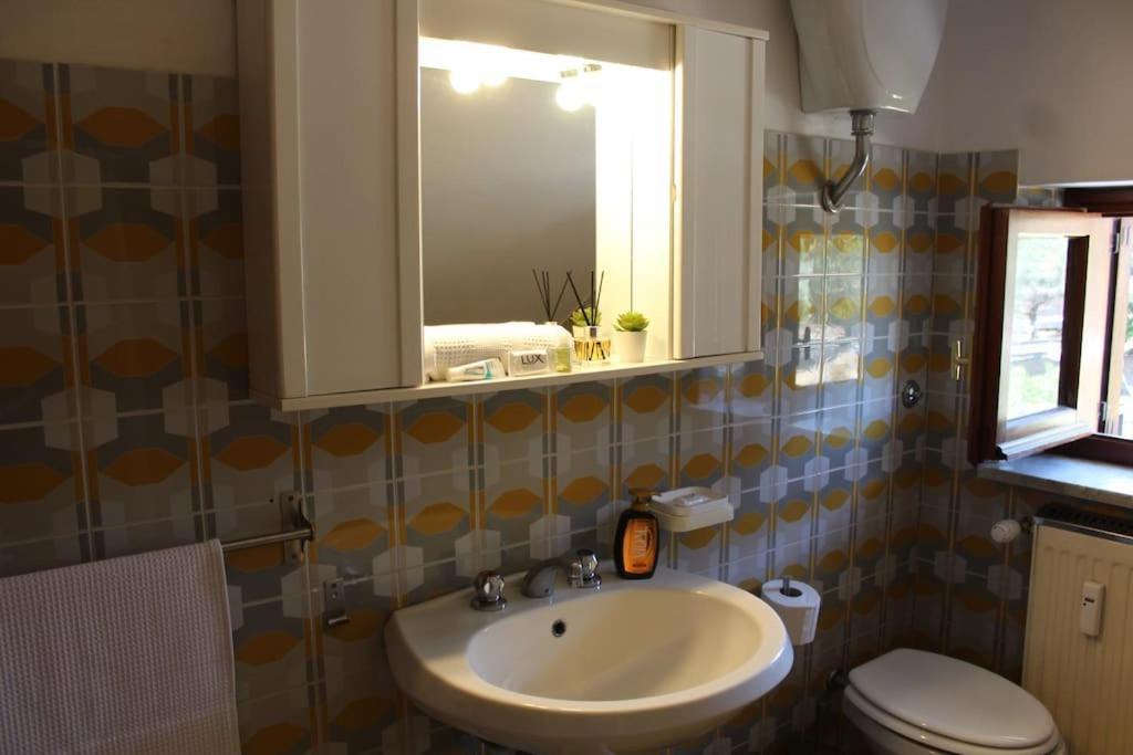 Spazioso Appartamento Castel di Leva Luaran gambar